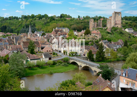 Dorf von Herisson, das Schloss, Bourbonnais, Allier, Auvergne, Frankreich Stockfoto