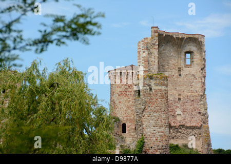 Dorf von Herisson, das Schloss, Bourbonnais, Allier, Auvergne, Frankreich Stockfoto