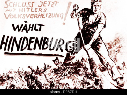 Paul von Hindenburg, deutscher Bundeskanzler, 1932 im Alter von 84 lief für Wiederwahl als einzigen Kandidaten, der Hitler besiegen konnte, die er in einer Stichwahl im April. "Stimmen Hindenburg" Wahl Literatur zeigt einen von Hindenburgs Unterstützer Hitlers Nazi-Anhänger hinwegzufegen. Stockfoto