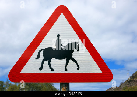 Vorsicht bei Pferden und Reitern, die Zeichen auf Autofahrer ausgerichtet Stockfoto