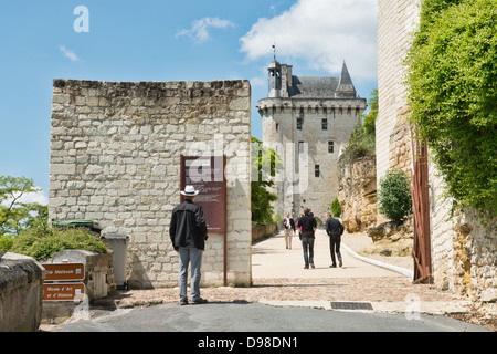 Touristen besuchen Château Chinon im Loire-Tal, Frankreich Stockfoto