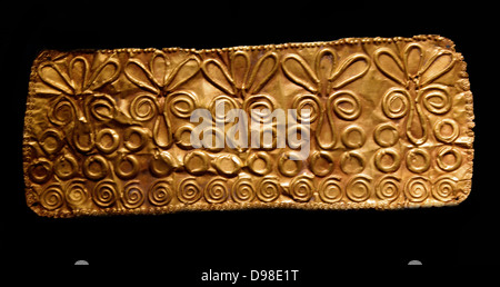 Bronze Dirk (Dolch) Blade, oberer Teil der Mittelrippe mit fischgrätenmuster eingerichtet, 1800-1600 BC. Modell aus Ton eines Roten poliert Dolch und Mantel, 2100-2000 BC. Gold grabkunst Stirnband (Diadem) geprägte Spiralen, Kreise und Blumen, 1450-1200 v. Chr., wahrscheinlich aus Enkomi. Zwei gold Fibeln und einen Finger Ring, aus Kouklia - Palaepaphos, Grab 2, 1200-1050 BC. Stockfoto