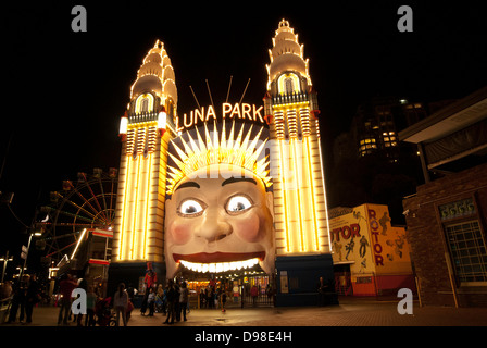 Luna Park Eingang nachts beleuchtet Stockfoto