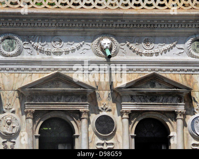 (Detail) architektonische Besonderheit aus dem Dogenpalast in Venedig, Italien. Der Palast war die Residenz des Dogen von Venedig, der Stockfoto