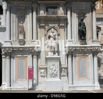 (Detail) architektonische Besonderheit aus dem Dogenpalast in Venedig, Italien. Der Palast war die Residenz des Dogen von Venedig, der Stockfoto