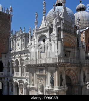 (Detail) architektonische Besonderheit aus dem Dogenpalast in Venedig, Italien. Der Palast war die Residenz des Dogen von Venedig, der Stockfoto