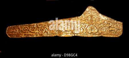 Gold Pediment-förmige Kronen330-300 BC. Diese Kronen sind von dünnen Blatt Gold mit Alu-druckguss, gebildet. Die Aufwendigsten von Ihnen hat eine zentrale PALMETTE und geflügelte Figuren auf beiden Seiten mit Blättern arbeiten darüber hinaus. Die kyme Schatz enthaltenen Fragmente von mindestens 11 solche Kronen; wahrscheinlich waren sie vor allem für das Grab. Stockfoto