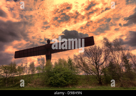 Engel des Nordens. von Antony Gormley 20 Meter hohen Ikonischen arbeiten in Gateshead, Tyne und Wear, England, in der Nähe der A 1. Stockfoto