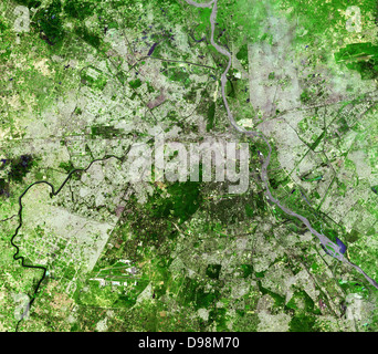 Delhi ist die zweitgrößte Metropole in Indien, mit einer Bevölkerung von 16 Millionen. Im Norden Indiens an den Ufern des Yamuna Flusses, Delhi hat den Status eines föderativ verwalteten Gebiet der Union. Innerhalb Es ist das Viertel von Neu Delhi, Indiens Hauptstadt. Delhi ist eine der ältesten kontinuierlich bewohnten in der Welt zitiert, mit Spuren menschlicher Besiedlung aus dem zweiten Jahrtausend vor Christus. Das Bild wurde vom 22. September 2003 erworben, Stockfoto