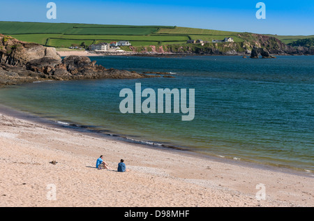 Thurlestone, Devon, England. 3. Juni 2013.  Blick auf die Thurlestone Felsen, Strände und Süden Milton Sands. Stockfoto