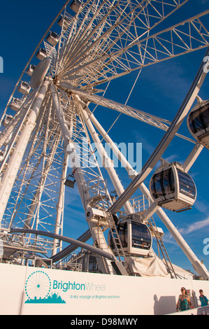 Ansicht schließen der Brighton Rad- und Passagier Gondeln, vor blauem Himmel, im Frühherbst an der Südküste von England, UK. Stockfoto