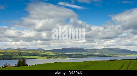 DIE BRÜCKE MIT DER A9-STRAßE ÜBER DEN CROMARTY FIRTH Stockfoto