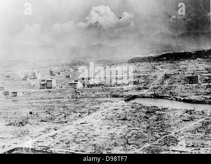 Weltkrieg 1939-1945: Blick auf die Stadt Hiroshima, Japan, nach der Explosion der Atombombe, den 6. August 1945. US-Armee Foto. Die Zerstörung der nuklearen Kriegsführung Ruinen Stockfoto