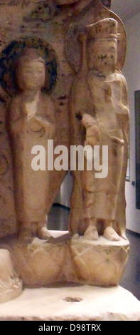 Detail aus einem votive Stele (buddhistischen), 550-577 AD. Nördlichen Qi Dynastie (550-577 AD) weiße Marmorstatue aus Hebei (Provinz), China. Stockfoto