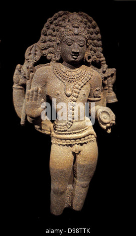 Bhairava eine destruktive Manifestation des Hindu-Gottes Shiva. Diese Hindu-Gottheit wurde vom tantrischen Buddhismus in Tibet und ist bekannt als Vajrabhairava. 13. Jahrhundert Hoysala Dynastie (1050-1300 n. Chr.) Chlorit-Schiefer Skulptur aus Karnatakain Indien Stockfoto