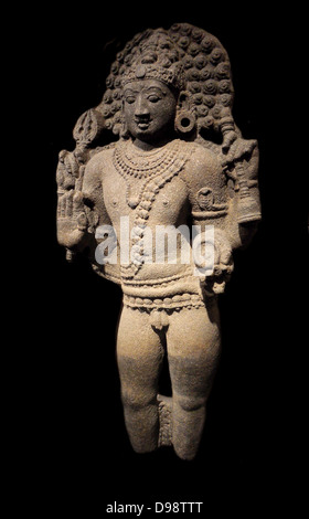 Bhairava eine destruktive Manifestation des Hindu-Gottes Shiva. Diese Hindu-Gottheit wurde vom tantrischen Buddhismus in Tibet und ist bekannt als Vajrabhairava. 13. Jahrhundert Hoysala Dynastie (1050-1300 n. Chr.) Chlorit-Schiefer Skulptur aus Karnatakain Indien Stockfoto