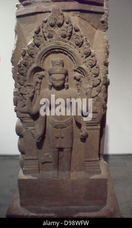 Buddhistische Stele. Im letzten Viertel des 10. Jahrhunderts - frühe 11. Jahrhundert. Khleang Stil (Ende 10./Anfang 11. Jahrhundert). Sandstein Skulptur von Kbal Sre Yeay Yin in Kambodscha Stockfoto