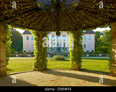 Pergola am Branitzer Schloss im Branitzer Park in Cottbus, Brandenburg, Deutschland Stockfoto