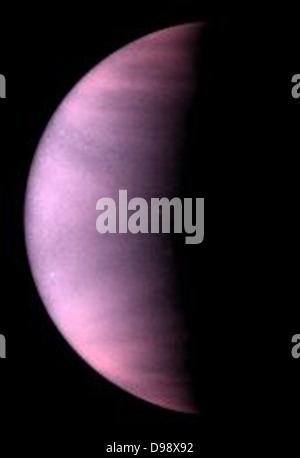 Venus Cloud Tops gesehen von Hubble. Dies ist ein NASA-Hubble-Weltraumteleskop UV-Licht Bild des Planeten Venus, die am 24. Januar 1995, als die Venus war in einer Entfernung von 70,6 Millionen km (113,6 Millionen Kilometer) von der Erde genommen. Venus ist mit Wolken aus Schwefelsäure bedeckt, anstatt das Wasser - Dampf Wolken auf der Erde gefunden. Diese Wolken dauerhaft Verkleidung Venus vulkanischen Oberfläche, die Radar wurde von Raumfahrzeugen und von der Erde abgebildet-Teleskop. Stockfoto