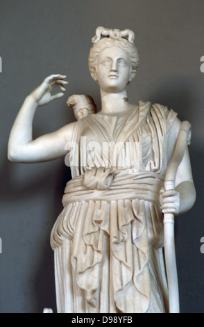 Diana, die römische Göttin der Jagd und des Mondes, Artemis in Th griechische Pantheon. 2. Jahrhundert römische Kopie einer griechischen Statue. Religion Mythologie Stockfoto
