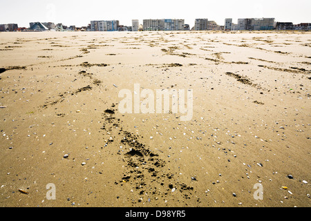 Resort-Gebäude am Sandstrand in Le Touquet an englischen Kanalküste, Frankreich Stockfoto