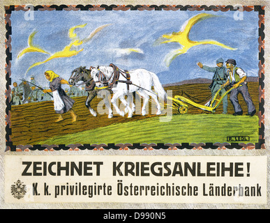 Weltkrieg 1914-1918. Bauer und Bäuerin pflügen mit zwei Pferden. Ein Soldat ist das Gespräch mit dem Landwirt und deutete in Richtung Soldaten in der Ferne. Text: "Subscribe zum Krieg Darlehen!" Österreichische Poster 1918. Landwirtschaft Stockfoto