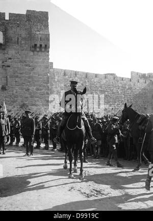 General Allenby in Jerusalem am Jaffa-tor, 11. Dezember, 1917. Edmund Allenby, 1st Viscount Allenby (1861-1936), einem Britischen Soldaten. Im Ersten Weltkrieg die ägyptischen Expeditionskorps in Palästina und Syrien geboten. Stockfoto