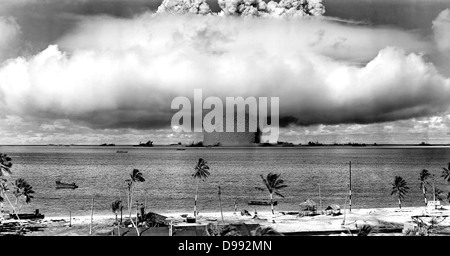 Vereinigten Staaten Detonation einer Atombombe auf dem Bikini-Atoll in Mikronesien im ersten Unterwasser Test des Gerätes, 1946. Stockfoto