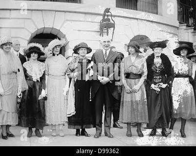 Marie Curie mit Präsident Warren g. Harding im Weißen Haus in Washington DC. Stockfoto