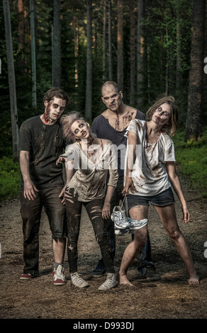 eine Gruppe von scary zombies Stockfoto