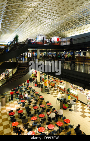 Im Inneren der Gastro Hall und Ticket Concourse Level der Union Station in der Innenstadt von Washington DC auf dem Capitol Hill. Stockfoto