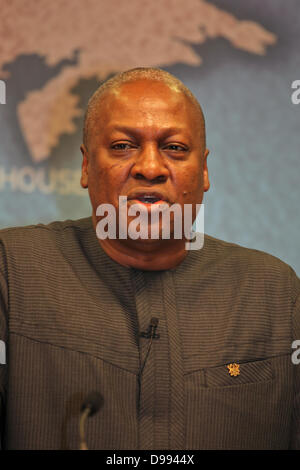 London, Vereinigtes Königreich. 14. Juni 2013. Der Präsident von Ghana, John Dramani Mahama, anlässlich des Royal Institute of International Affairs, Chatham, London. Bildnachweis: Jonathan Katzenellenbogen/Alamy Live-Nachrichten Stockfoto