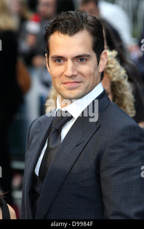 Neue Superman, Henry Cavill bei der UK-Premiere von "Man Of Steel' im Reich, Leicester Square, London - 12. Juni 2013 Foto von Keith Mayhew Stockfoto