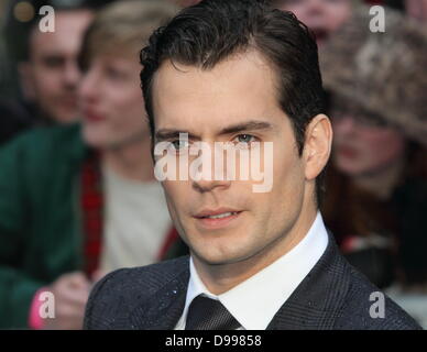 Neue Superman, Henry Cavill bei der UK-Premiere von "Man Of Steel' im Reich, Leicester Square, London - 12. Juni 2013 Foto von Keith Mayhew Stockfoto