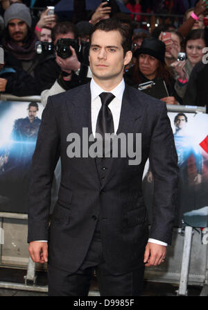 Neue Superman, Henry Cavill bei der UK-Premiere von "Man Of Steel' im Reich, Leicester Square, London - 12. Juni 2013 Foto von Keith Mayhew Stockfoto