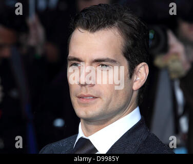 Neue Superman, Henry Cavill bei der UK-Premiere von "Man Of Steel' im Reich, Leicester Square, London - 12. Juni 2013 Foto von Keith Mayhew Stockfoto