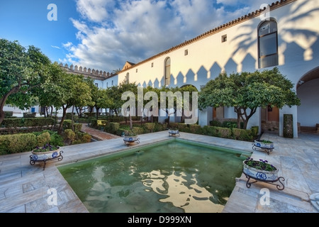 Der Alcázar de Córdoba ist eine mittelalterliche Alcázar befindet sich in Córdoba, Spanien neben dem Fluss Guadalquivir. Stockfoto