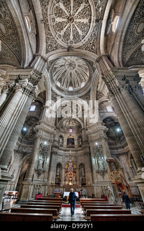 Das Innere der Iglesia del Sagrario, neben der Kathedrale in der Stadt von Granada, Spanien. Stockfoto