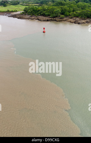 Schlamm durch Schiffe der Culebra Schnitt auf den Panama-Kanal Transit gestört Stockfoto