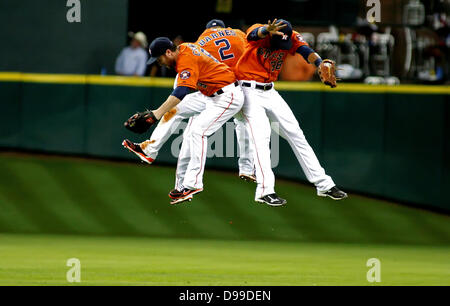 Houston, Texas, Vereinigte Staaten von Amerika. 14. Juni 2013. 14. Juni 2013: Mitglieder der Houston Astros feiern ihre 2: 1-Sieg über die Chicago White Sox von Minute Maid Park in Houston, Texas. Bildnachweis: Csm/Alamy Live-Nachrichten Stockfoto