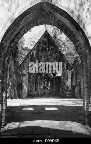 Ruinen einer Kirche auf Ross Island, Andamanen und Nikobaren. Stockfoto