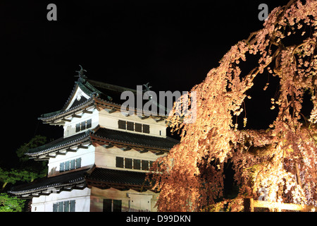 Leuchten von Hirosaki Schloss und Kirschblüten, Aomori, Japan Stockfoto