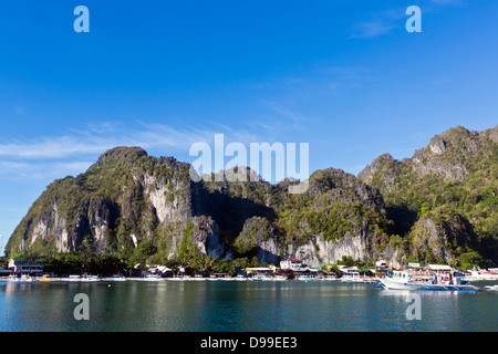 Die Philippinen, El Nido, Palawan Provinz Hafen. Stockfoto