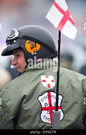 10. St. Georges Day Parade auf Oldham Street Manchester eine eine Vespa Roller Motorrad Club Stockfoto