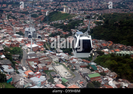 Luftaufnahme von Medellin Barrios aus Seilbahn, Medellin, Kolumbien, Südamerika Stockfoto