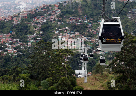 Luftaufnahme von Medellin Barrios aus Seilbahn, Medellin, Kolumbien, Südamerika Stockfoto