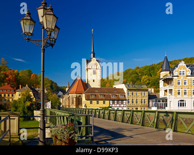 Stadtteil Untermhaus mit Kirche am Fluss Weiße Elster, Gera, Thüringen, Deutschland Stockfoto