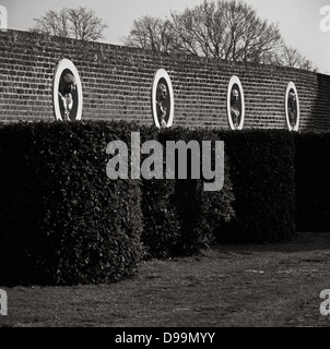 Wand Nischen mit römische Kaisern am Eingang zum Ham House, Richmond, London Stockfoto