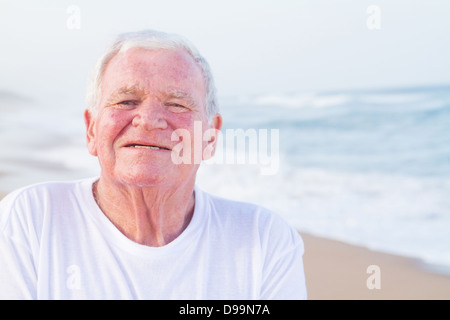 Nahaufnahme des älteren Menschen am Strand Stockfoto
