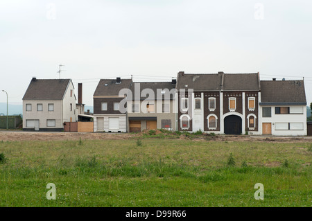 Das Dorf Pier, die unbewohnt ist und für den Abriss der Inden Tagebau Grube, Deutschland Kohle weichen fällig. Stockfoto